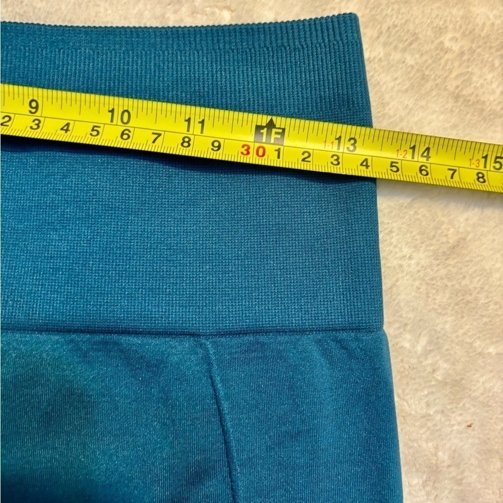 Sale! NWT Fabletics Leggings M Dark Teal Sync High-Waisted 7/8 length Perforated - Picture 14 of 16